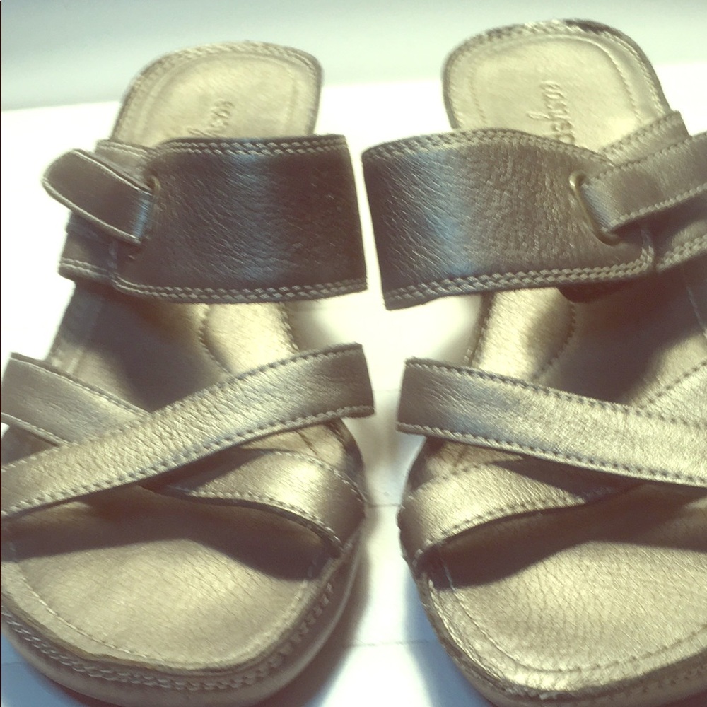 Metallic with expanded straps for perfect fit